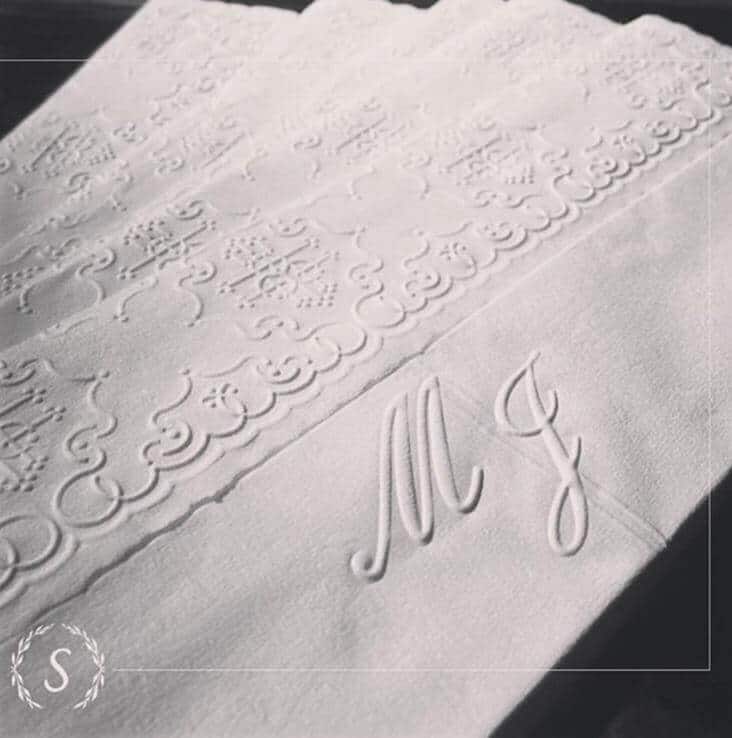 100 Toalhinhas Lavabo Trevo PERSONALIZADA + 1 Suporte em acrílico